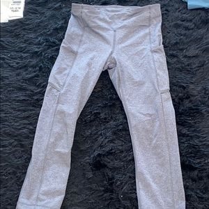 LULULEMON Cropped Training Leggings w/ pockets
